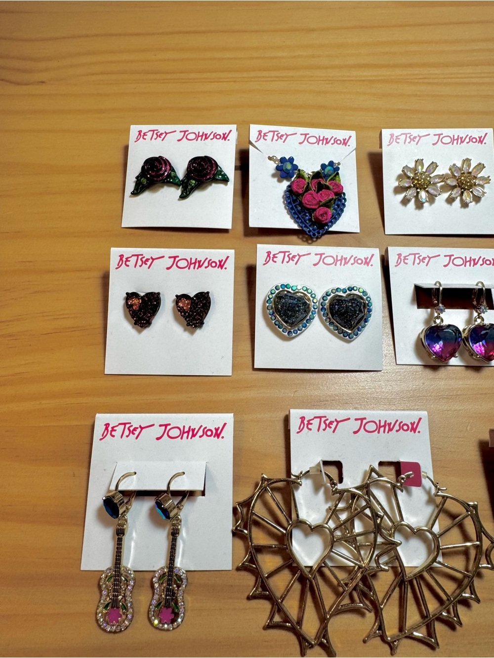 16 Sets of Authentic Betsey Johnson Jewelry: Earrings, Necklaces, Matching Pairs - Picture 6 of 14
